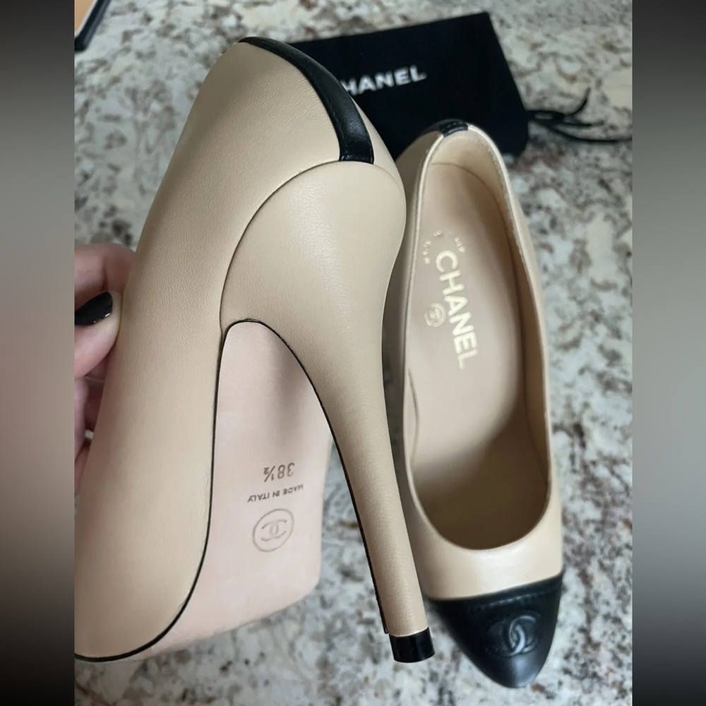 Chanel 18C Classic CC Lambskin Leather Two Tone Heels Size 38.5/US 8 - Picture 7 of 12